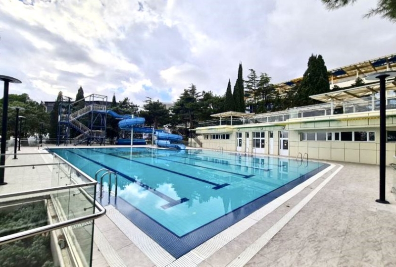 В День защиты детей в Артеке завершилась реконструкция открытого бассейна с морской водой